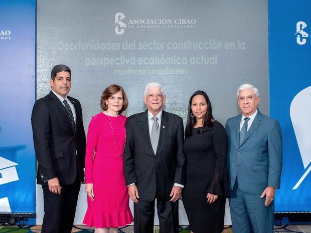 José Luis Ventura, Yolanda Guzmán, José Santiago Reinoso, Jacqueline Mora y Rafael Genao. (Foto:Cortesía).