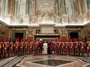 La Guardia Suiza es el cuerpo militar encargado de la seguridad del Estado de la Ciudad del Vaticano. Es el ejército profesional más pequeño del mundo, con alrededor de 110 soldados. (Foto:Fuente Externa). 