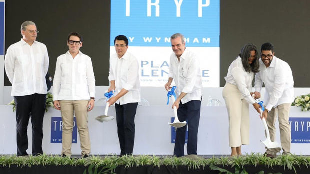 Presidente Abinader encabeza primer palazo de Tryp by Wyndham.