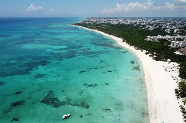 Vista aérea de Playa Punta Esmeralda, hoy jueves en el municipio de Solidaridad, Quintana Roo, México.