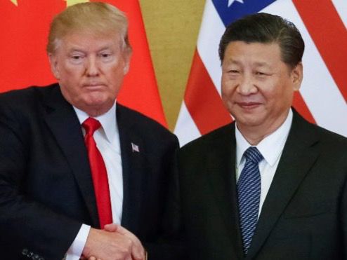 Estados Unidos y China acordaron hoy seguir negociando este viernes para tratar de contener su guerra comercial.