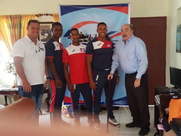 Selección de canotaje dominicana viaja a Colombia en preparación Lima 2019.