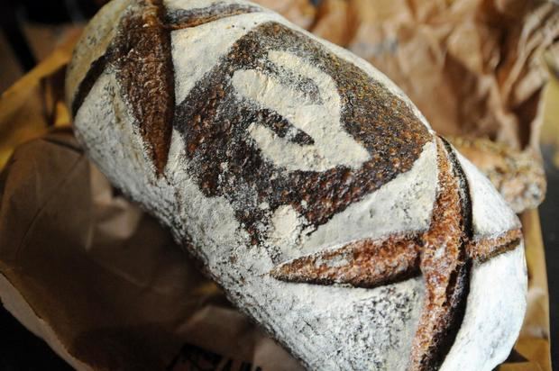 Detalle de uno de los panes hechos por el panadero conocido como Don Guerra, nombrado el mejor panadero artesanal de los Estados Unidos, en Tucson, Arizona, EE.UU. 
