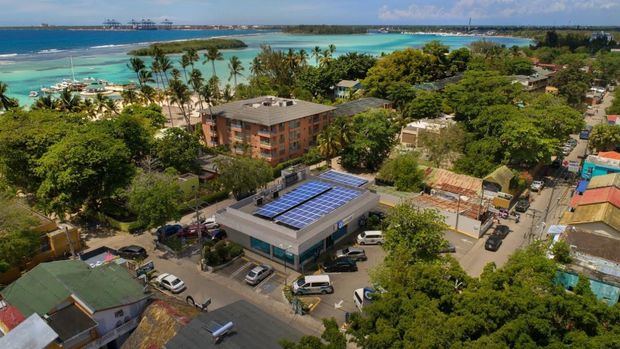 El Banco Popular Dominicano cuenta con 54 oficinas y 26 áreas de estacionamiento techadas con paneles solares. Es la primera vez que la República Dominicana aparece en este registro internacional de Naciones Unidas.