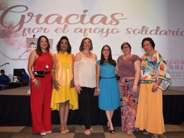 Asociación Mujeres Solidarias Incorporada (AMSI), grupo de apoyo a sobrevivientes de cáncer de mama en el Brunch Solidario.