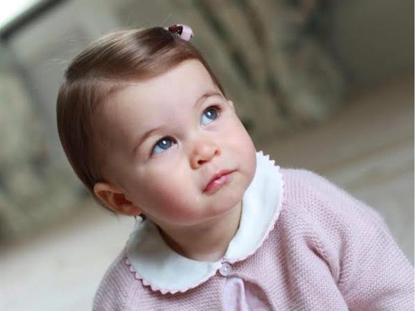 La princesa Carlota, en una de las fotos difundidas por los duques de Cambridge en razón de su primer cumpleaños. 