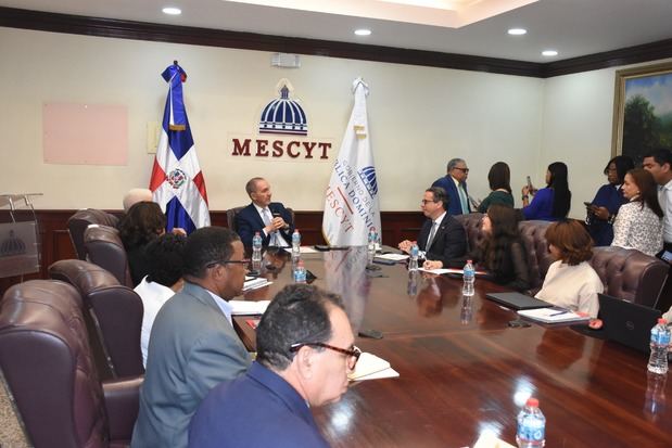 MESCyT y el CONEP se comprometen impulsar acciones para elevar competitividad de RD con el objetivo de insertar jóvenes egresados de universidades a los sectores productivos.