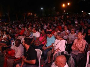 Una vista general de la presencia del público durante la presentación del ‘’Tercer Encuentro de Cofradías’’ y Primer Festival Internacional de Folklore Areito’’.