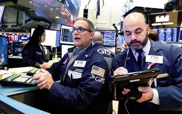 Quince minutos después del inicio de las operaciones, el Dow Jones subía 60,83 puntos, hasta 26.901,23, apoyado en el alza del 3,28 % que registraban las acciones de Pfizer, uno de sus treinta componentes.