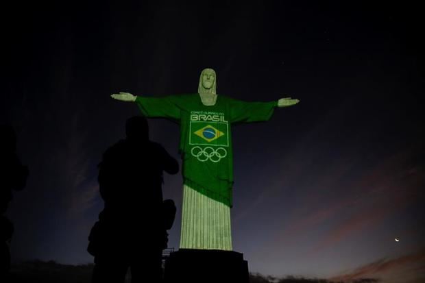 El Comité Olímpico Brasileño (COB) iluminó este miércoles el Cristo Redentor, para celebrar los 100 días que restan para el inicio de los Juegos Olímpicos de Tokio, que se realizarán del 23 de julio al 8 de agosto, en Río de Janeiro, Brasil.