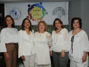 Rosalía Coen, Nancy de Fasel, Rosario Bonarelli de Varela, Elizabeth de la Maza y Carmen de Turbidez.