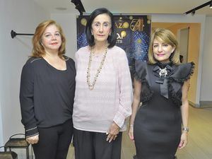 Carmen de Medina, Rosalia Alvarez y Gianna Batista.