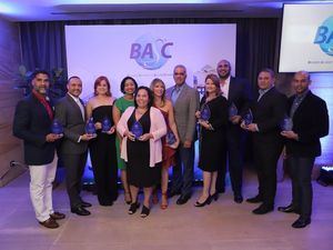 Los representantes de las empresas reconocidas y directivos de BASC Dominicana.