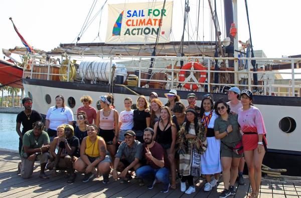 Treinta jóvenes, entre latinoamericanos, caribeños, indígenas y europeos, viajan este jueves con rumbo a Europa llevando un potente mensaje sobre la crisis climática mundial, en el puerto de Cartagena de Indias (Colombia). 