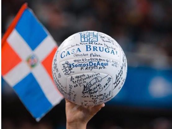 La simbólica pelota pasó por las manos de líderes de opinión y figuras del deporte como Félix Sánchez y Robinson Canó, mientras que influencers compartieron sus mensajes en las redes sociales.