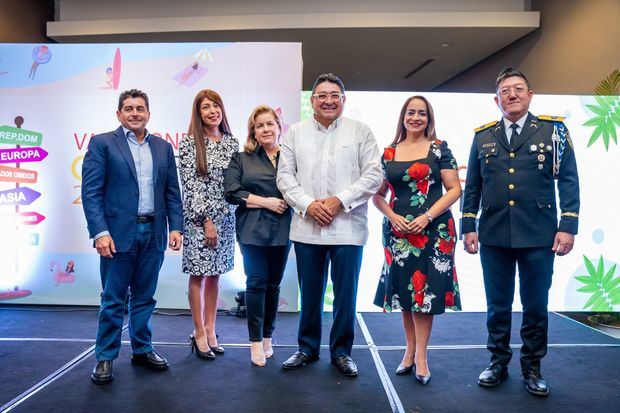 Jorge Feliz Germán, Gina Eli, Maricarmen de Calzada, Miguel Calzada León, Aguie Lendor y Minoru Matsunaga.