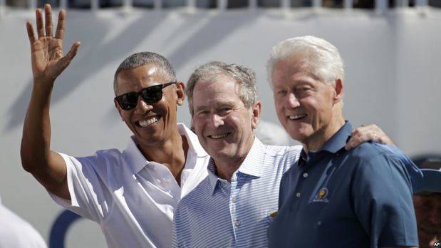 Barack Obama, George Bush y Bill Clinton, expresidentes de los Estados Unidos. 