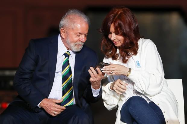 El expresidente de Brasil Luiz Inácio Lula da Silva y la expresidenta de Argentina Cristina Fernández, en una fotografía de archivo.