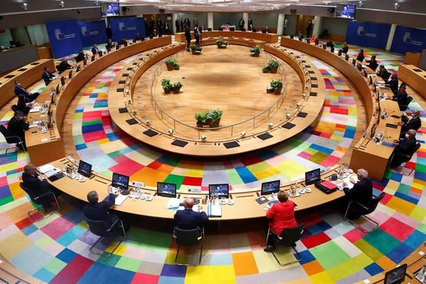Vista general de los líderes de la Unión Europea participando en la cumbre de la UE en el edificio del Consejo Europeo en Bruselas, Bélgica. 