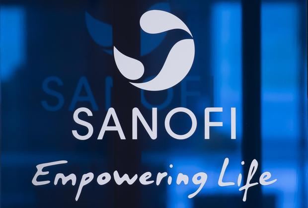 Vista del logo de la farmacéutica Sanofi, en una fotografía de archivo.