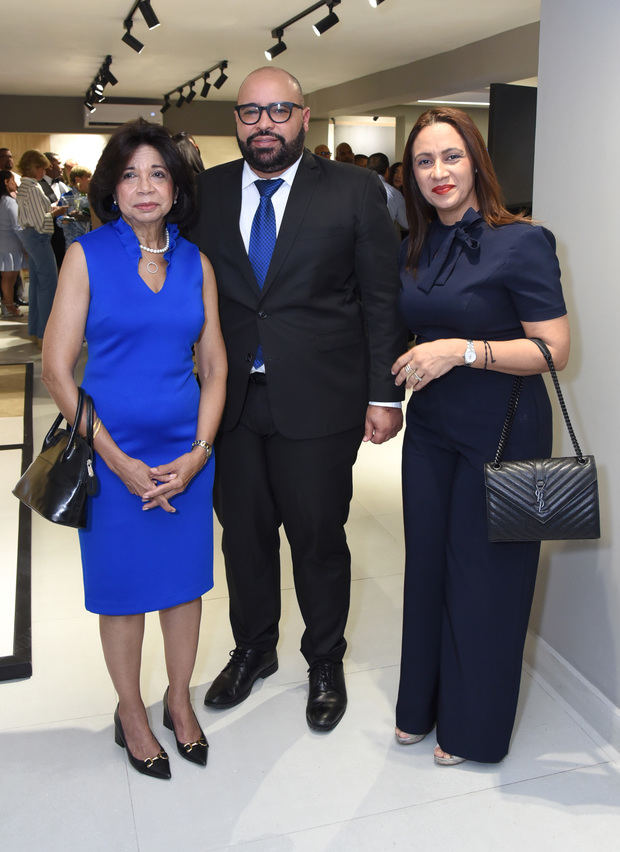 Rhina ibert, José Gregorio Calderón y Dayanara de García.