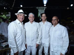 José Hernández, Eduardo Estrella, Eduardo Guarionex y Edyn Tavárez.
