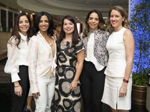 Alexandra Capellán, Claudia Rivas, Amelia Nova, Mónica Capellán y Natalia Lama.