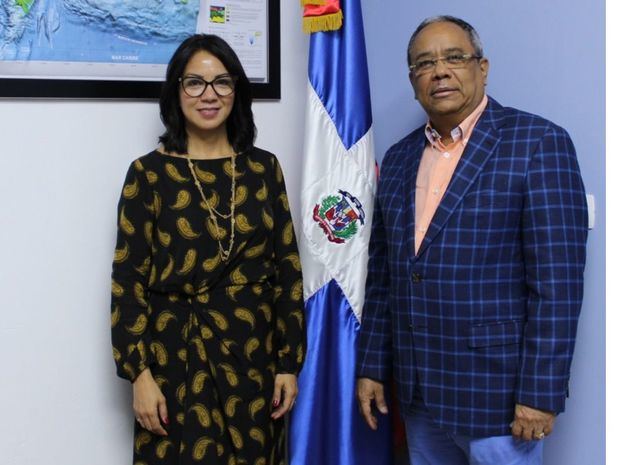 />La reunión entre Evérgito Peña y Josefina Navarro se efectuó en las oficinas del CNCCMDL.<