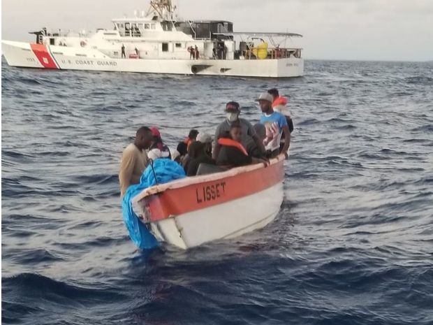 Armada frustra dos viajes ilegales a Pto. Rico.