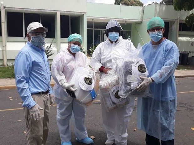 Cónsul Juan Barceló entrega equipos médicos a nombre del Cuerpo Consular al Hospital Providencial Dr. Leopoldo Martínez en Hato Mayor.