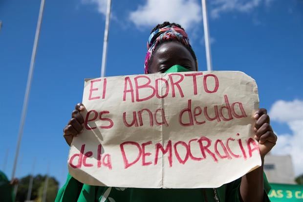 La República Dominicana es uno de los seis países de Centroamérica y el Caribe que mantiene una prohibición total del aborto, junto con El Salvador, Honduras, Nicaragua, Haití y Surinam.
