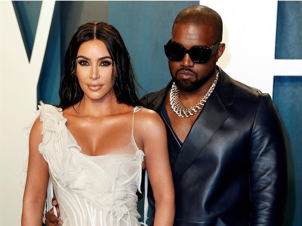 Kim Kardashian y Kaney West en la última fiesta de Vanity Fair. Después de la ceremonia de los Óscar. 