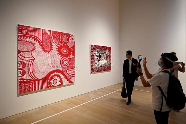 Obras de arte del artista japonés Yayoi Kusama durante la vista previa de los medios de comunicación de la exposición 'ESTRELLAS: Seis artistas contemporáneos de Japón al mundo' en el Museo de Arte Mori de Tokio, Japón.