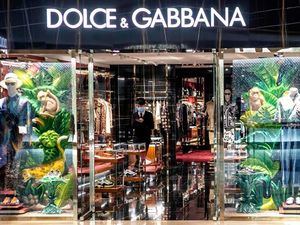 D&G se zambullen en el mar azul de Sorrento por la semana digital de Milán