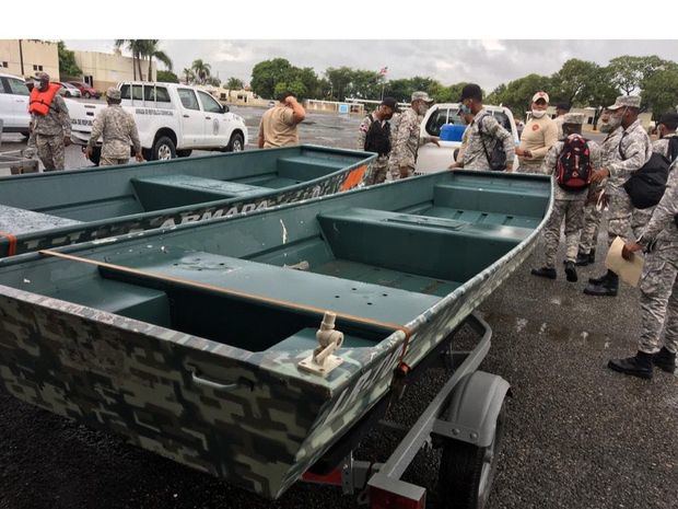 Armada de República Dominicana realiza operaciones de búqueda y rescate en las zonas afectadas por el paso de la tormenta Isaías en el país.