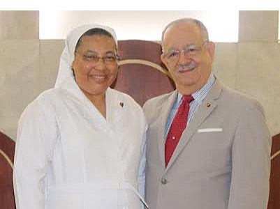 Sor Trinidad Ayala Adames junto al Arq César Iván Feris Iglesias Coordinadora y subcoordinador de la Pastoral de la Salud.