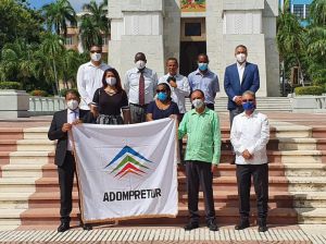 La Asociación Dominicana de Prensa Turística (Adompretur), reiteró su compromiso con el restablecimiento del  Turismo nacional en el marco de una ofrenda floral en el Altar de la Patria.