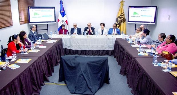 El Pleno de la Junta Central Electoral, JCE, encabezado por su Presidente, Magistrado Julio César Castaños Guzmán, sostuvo este miércoles una reunión de seguimiento con los secretarios.