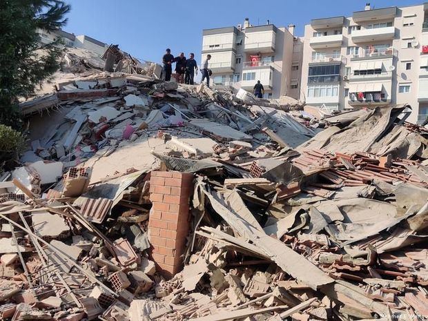 El sismo se sintió en Turquía con una magnitud de 6,8, según la agencia oficial Anadolu.