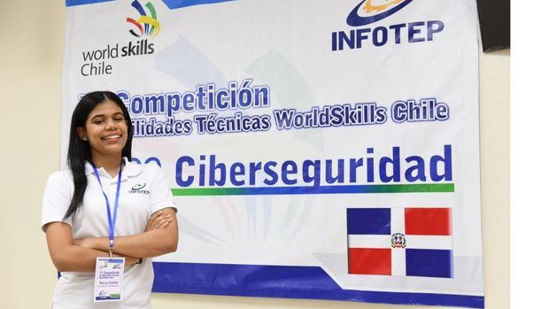 Nancy Lisbeth Castillo ganó medalla de plata en Ciberseguridad.