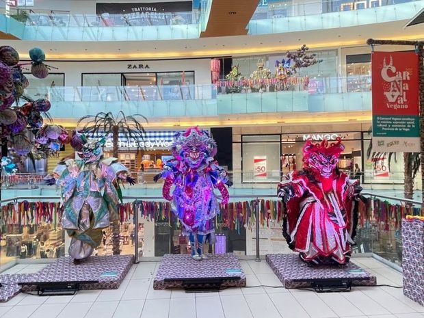 Unión Carnavalesca Vegana presenta la muestra con 20 trajes de 16 grupos, desde el 04 de febrero al 14 de marzo en Agora Mall.