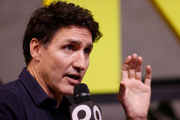 Trudeau cierra las puertas de Canadá y crece el temor de las organizaciones de refugiados.