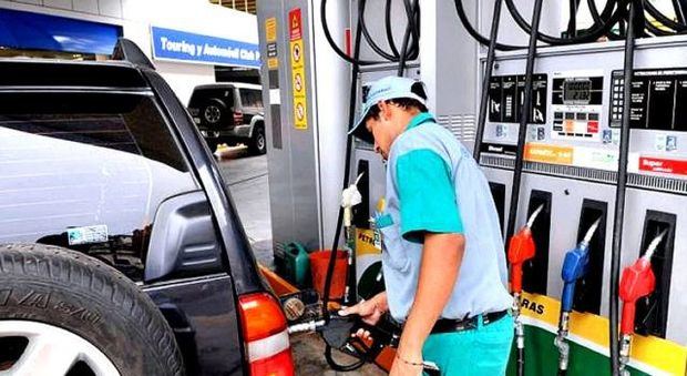 Gobierno aumenta mantiene el precio de los combustibles.