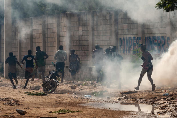 Haitianos participan de una protesta en rechazo a la intervención militar extranjera y en demanda de la renuncia del Primer Ministro Ariel Henry, hen una fotografía de archivo.