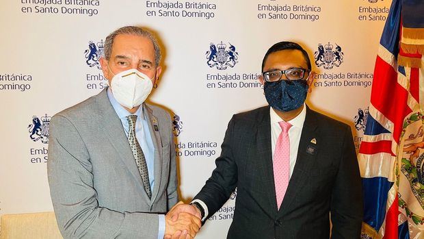 El Ministro del MESCYT, doctor Franklin García Fermín, y el embajador británico en el país, Mockbul Ali, resaltaron el impacto de la firma del convenio específico.