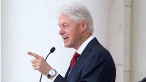 El expresidente de EE.UU. Bill Clinton regresa a la ficción con una nueva novela
