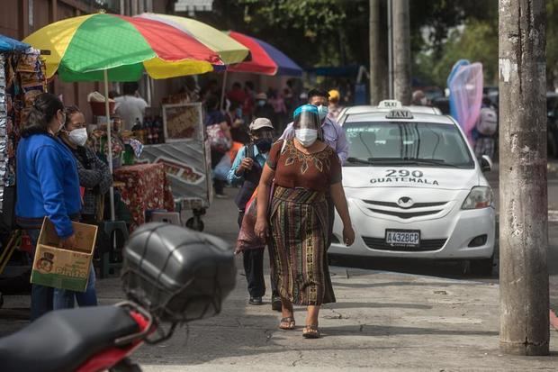 La tasa de mortalidad en el territorio guatemalteco se mantiene en los 11,1 decesos por cada 100.000 habitantes, en un país de 16,3 millones de ciudadanos en el que más del 60 % vive en condiciones de pobreza.