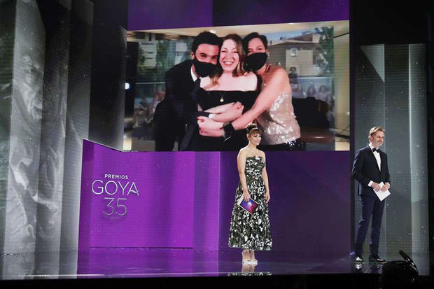 Pilar Palomero recibe e Goya al Mejor Guion Original por Las niñas ©Miguel Córdoba – Cortesía de la Academia de Cine.