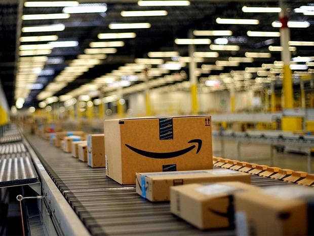 La red Amazon, que está en primer lugar, con un valor de mercado de 401.100 millones de dólares (357.941 millones de euros)