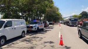 911 coordina asistencia tras deslizamiento de camión en La Vega